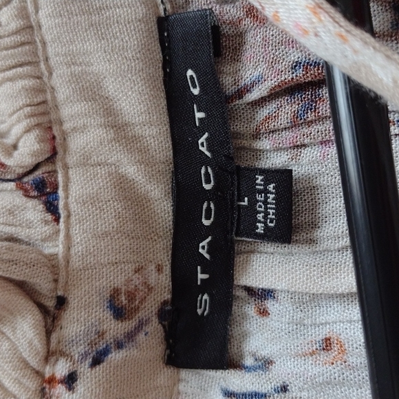 Floral Boutique Dress. Size Large - Picture 4 of 5